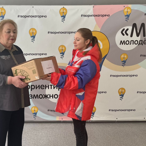 Сотрудники Егорьевского музея передали посылку для участников СВО