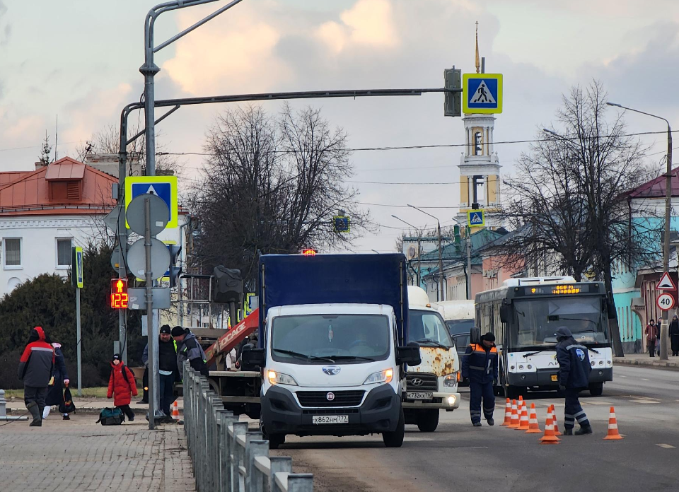 Новые светофоры и знаки установили на пешеходном переходе в центре Коломны