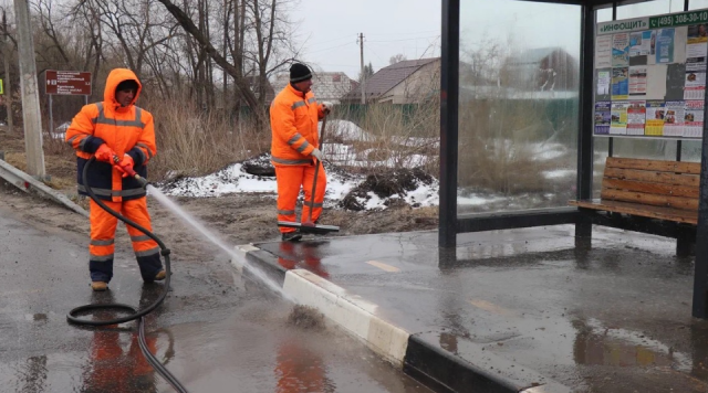 В Егорьевске после зимы помоют дороги и уберут мусор с обочин