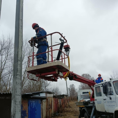 Энергетики построили новую ЛЭП в Рязановском для подключения гаражей