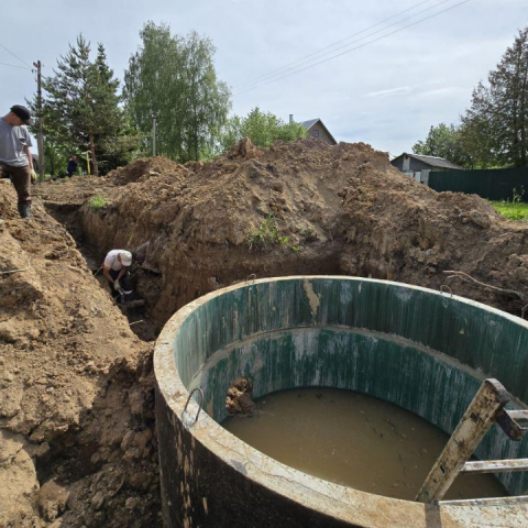 В поселке Синичино начали менять сети холодного водоснабжения