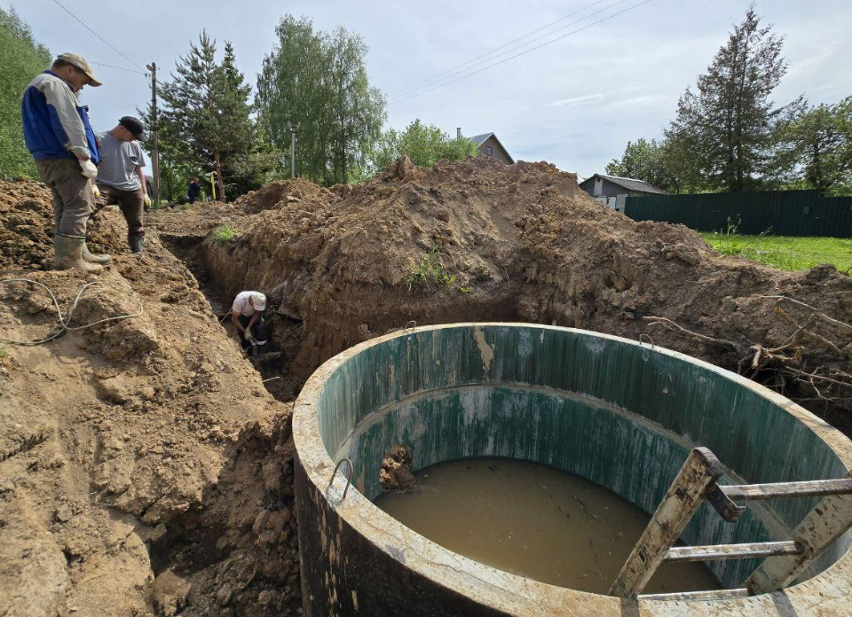 В поселке Синичино начали менять сети холодного водоснабжения