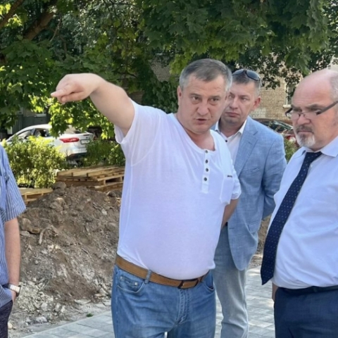 Сквер на Жолио-Кюри преображается
