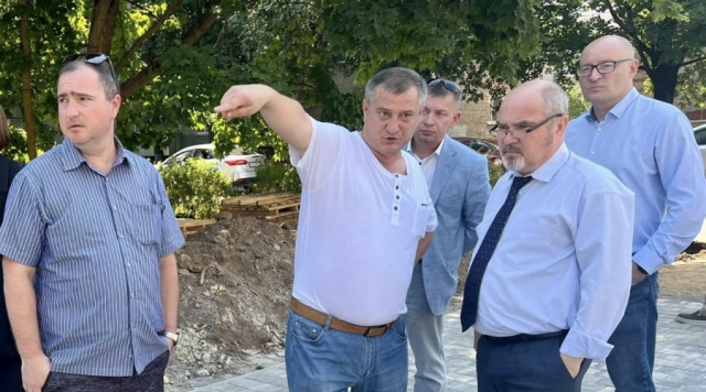 Сквер на Жолио-Кюри преображается