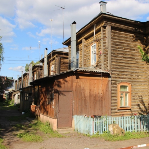 Самый длинный дореволюционный таунхаус привлек внимание блогера в Егорьевске