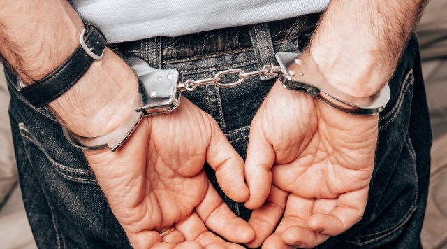 Полицейские задержали подозреваемых в сбыте наркотиков