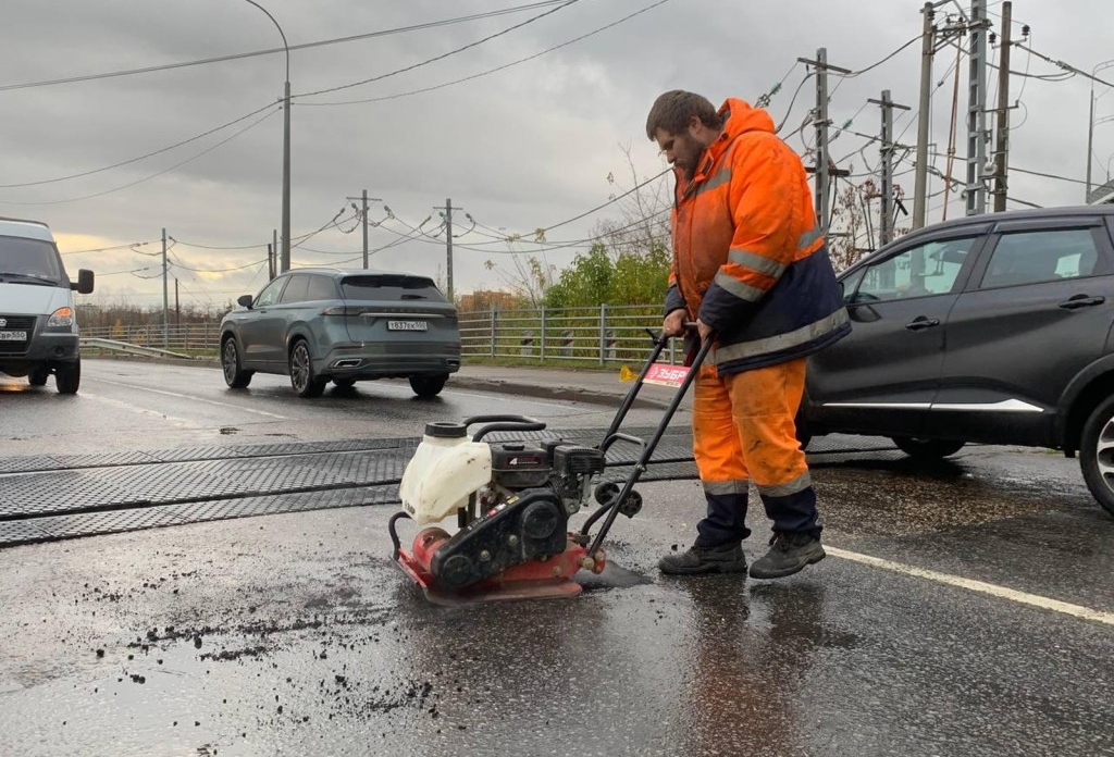 Ремонт «не уходит» на зиму: как в Ступине латают дороги в любую погоду