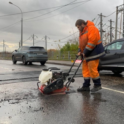 Ремонт «не уходит» на зиму: как в Ступине латают дороги в любую погоду