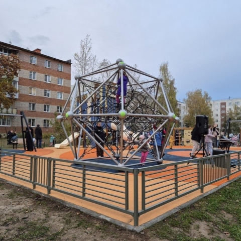 Современная зона отдыха открылась в городе Куровское