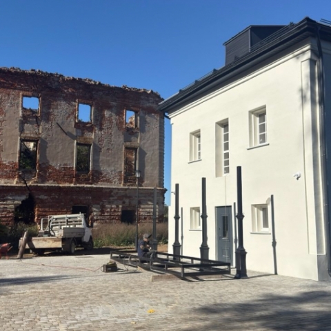 В Усадьбе Белкино начались работы по воссозданию балкона, когда-то украшавшего двухэтажный флигель