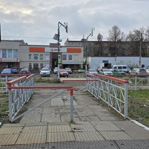 На станции в Песках открыли пешеходный «лабиринт безопасности»