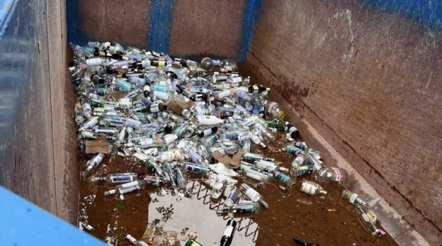 Контейнер для сбора стеклотары теперь будет стоять возле Экоцентра