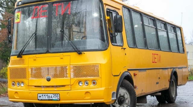 Новый автобус будет доставлять на учебу учеников младших классов Емельяновской школы