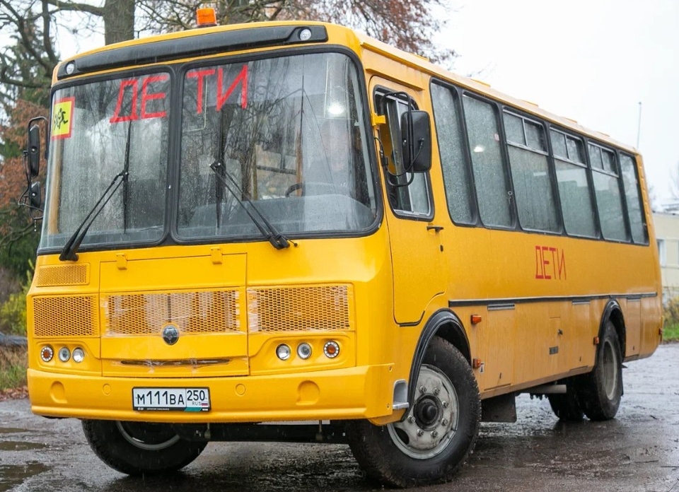 Новый автобус будет доставлять на учебу учеников младших классов Емельяновской школы