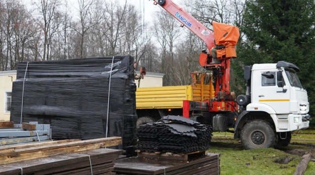 Массовые катания и уроки хоккея: что ждет посетителей нового катка в Ступине
