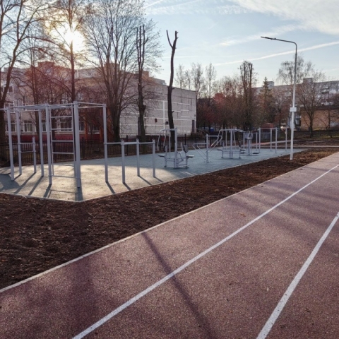 На улице Девичье Поле в Колычеве отремонтировали школьный стадион