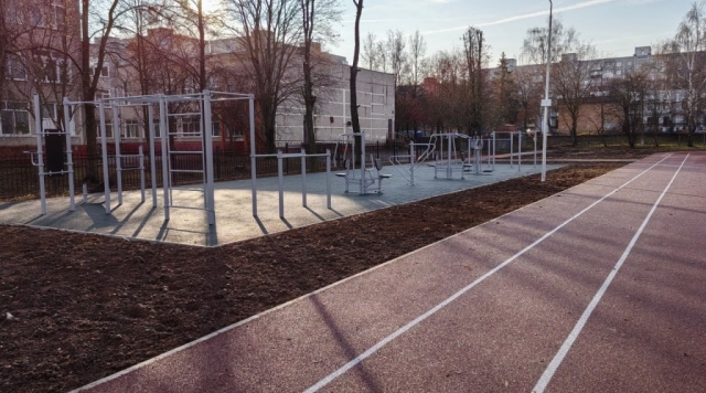 На улице Девичье Поле в Колычеве отремонтировали школьный стадион