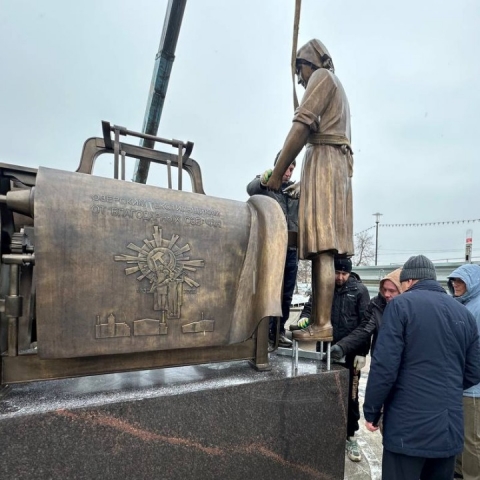 Память об озерских текстильщиках увековечили в бронзе