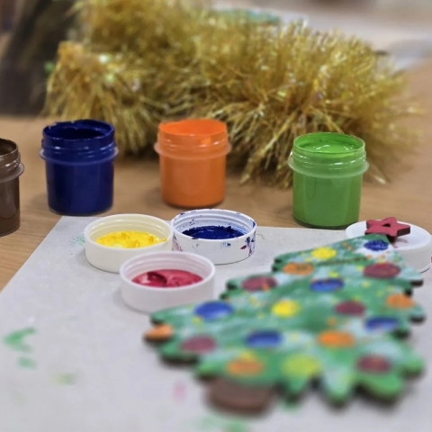 Сегодня в нашей мастерской Деда Мороза царила настоящая новогодняя сказка — мы открыли сезон новогодних мастер‑классов и на первом занятии