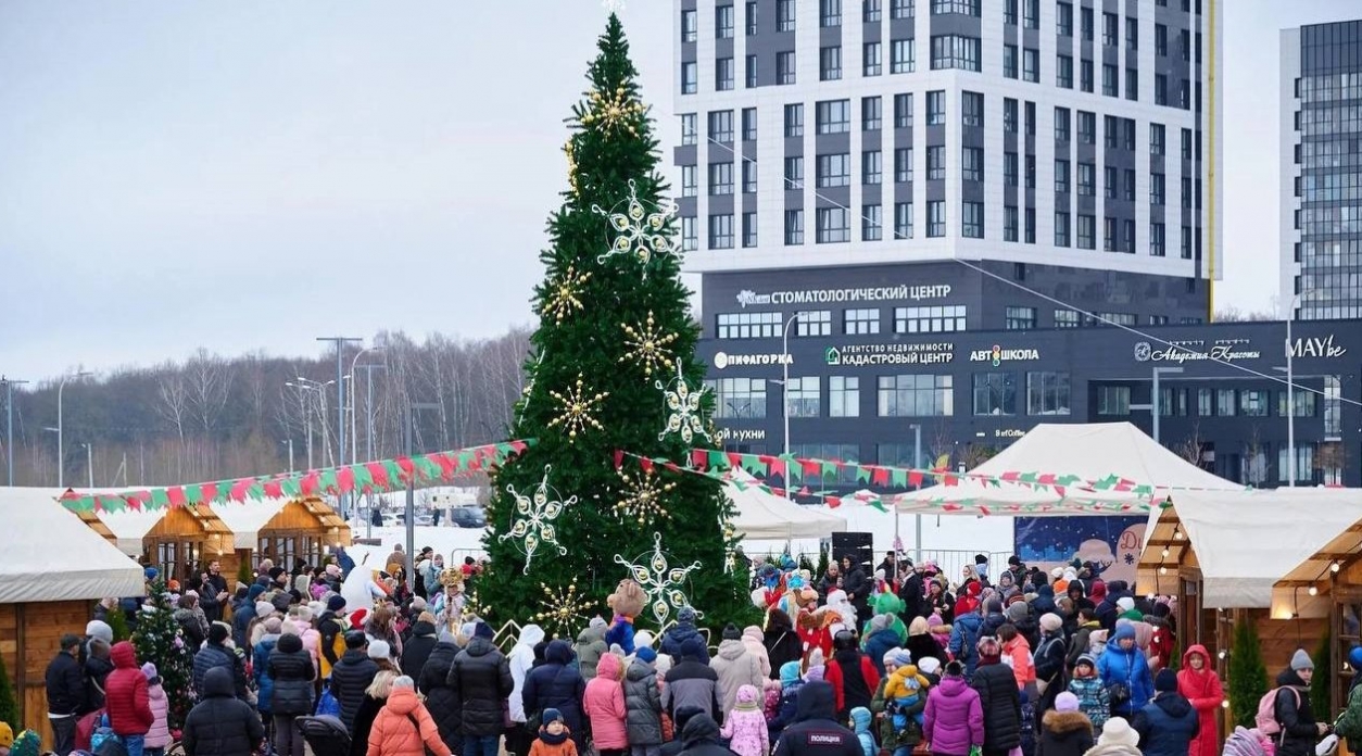 Порядка ста новогодних и рождественских мероприятий подготовлено для жителей города в эти праздники