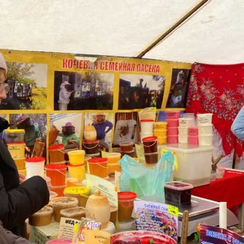 Фермерские продукты и текстиль для дома можно найти на ярмарке в Можайске
