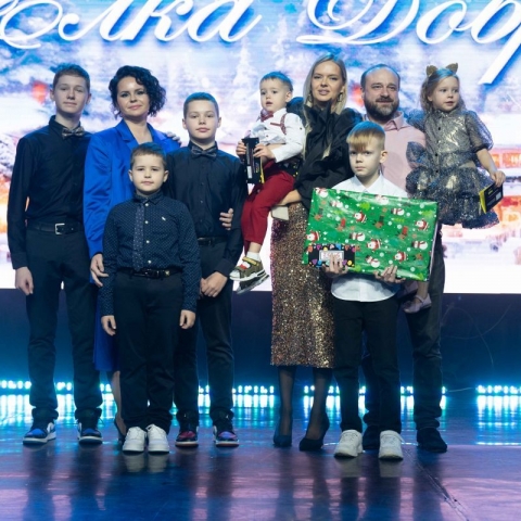 Елка Добра продолжает исполнять детские желания