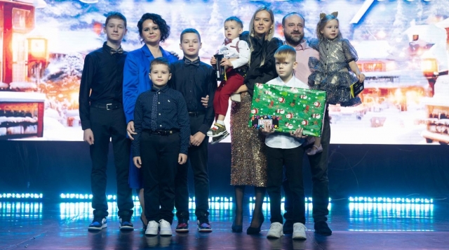 Елка Добра продолжает исполнять детские желания