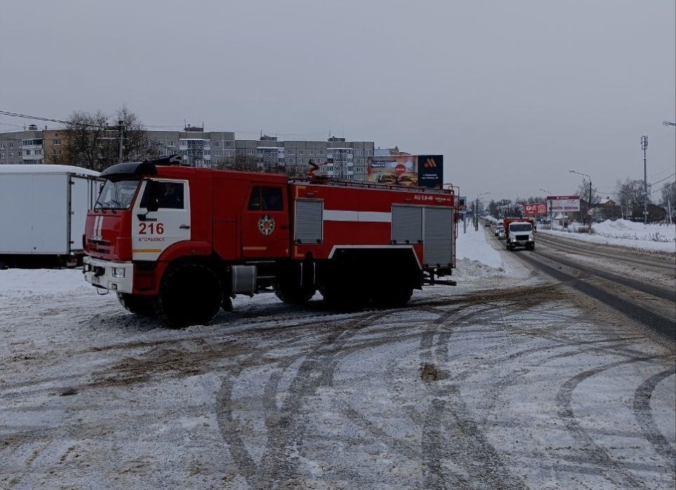 Не только пожары тушить: спасатели помогли эвакуировать пожилую женщину с инсультом в Егорьевске