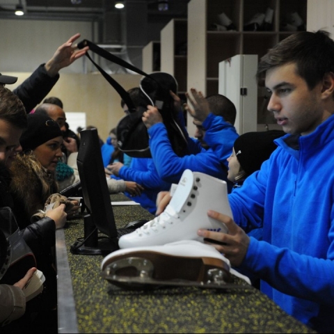 По студенческому: бесплатный прокат коньков откроют в Татьянин день в парке Мира