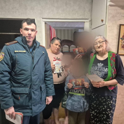 Свечи, гирлянды и печи: инспекторы Ступина проверяют жилой сектор