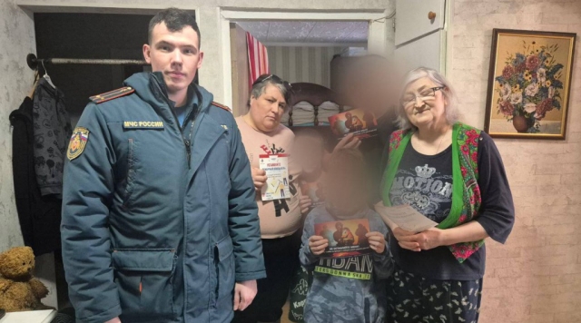 Свечи, гирлянды и печи: инспекторы Ступина проверяют жилой сектор