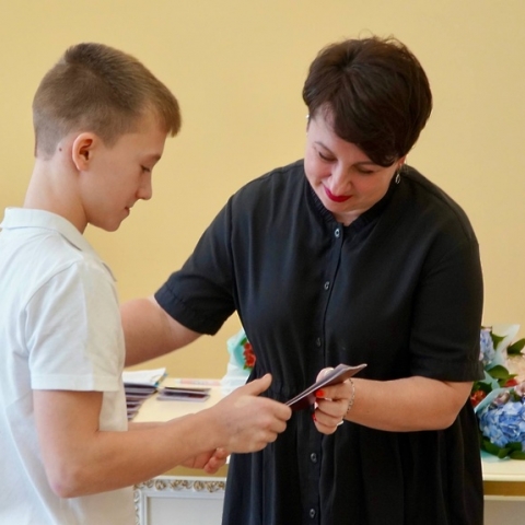 Новый этап: в Можайском ЗАГСе вручили первые паспорта 14-летним подросткам