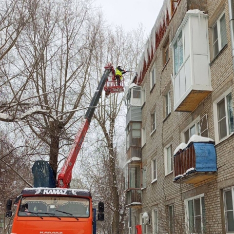 Ледниковый период: крыши 200 домов в Коломне избавили от наледи