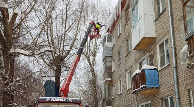 Ледниковый период: крыши 200 домов в Коломне избавили от наледи