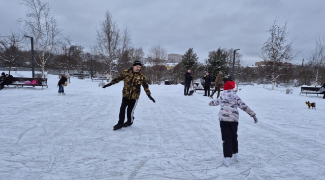 В Парке Победы Орехово-Зуева открыли бесплатный каток