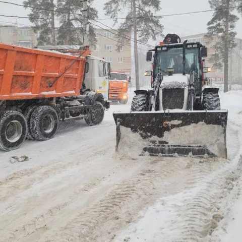 В Орехово-Зуевском округе в борьбе со снегопадом используют более 100 единиц техники