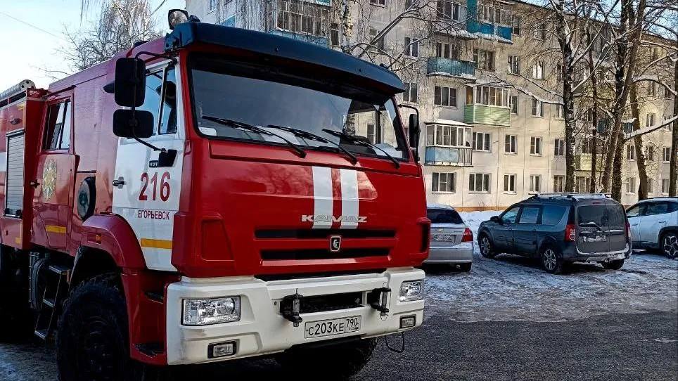 Спасатели помогли медикам госпитализировать пожилую женщину в Егорьевске