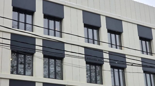 В новый хирургический корпус начали завозить мебель и оборудование