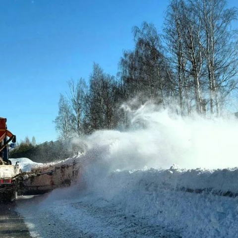 На трассе у Красновидово расширили проезжую часть и применили «противогололедку»
