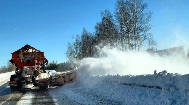 На трассе у Красновидово расширили проезжую часть и применили «противогололедку»