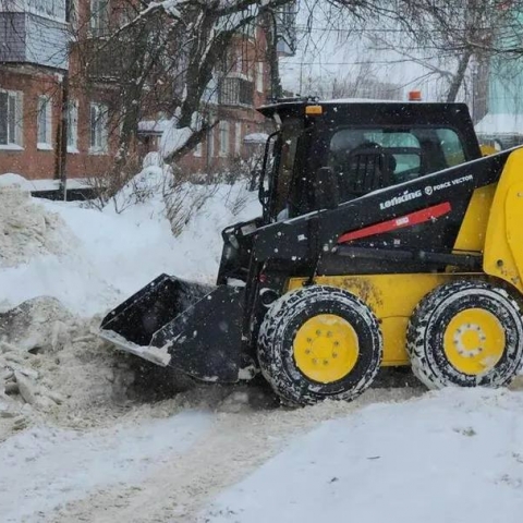 Больше техники и рабочих: глава Ступина распорядился ускорить очистку дворов
