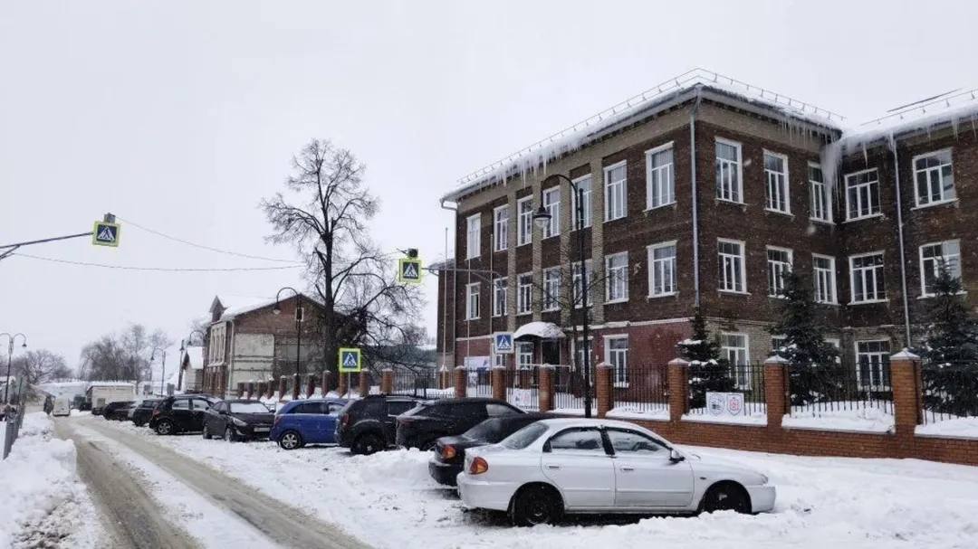 Видеонаблюдение, новый фасад и мебель: в школе № 14 полностью заменят «начинку»