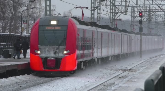 Железнодорожники скорректировали расписание электрички на Москву до конца февраля