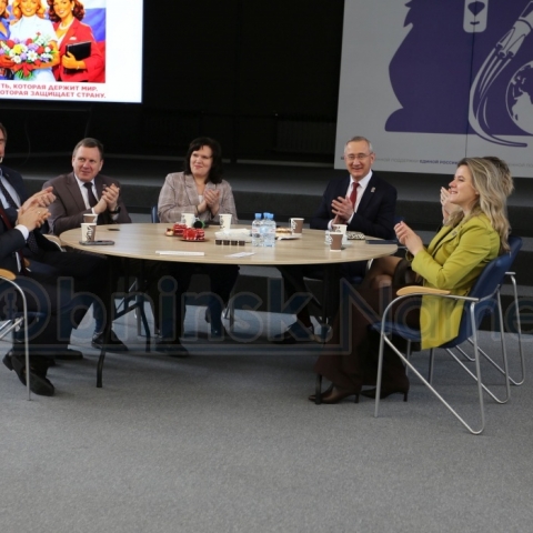 Руководители региона поздравили женский актив «Единой России» с 8 марта