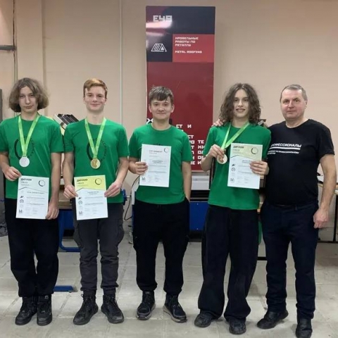 Четыре дня, макет крыши и железо: как школьник из Орехово-Зуева стал лучшим кровельщиком