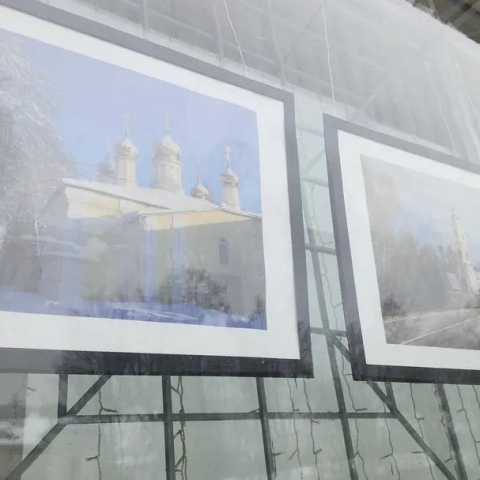 Фотографии храмов разместили в окнах Выставочного зала в Орехово-Зуеве