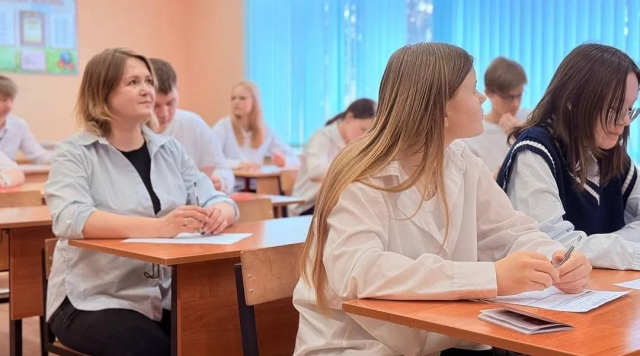 Родители ступинских школьников сели за парты и сдали ЕГЭ