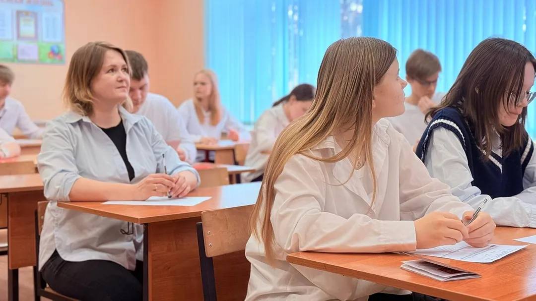 Родители ступинских школьников сели за парты и сдали ЕГЭ