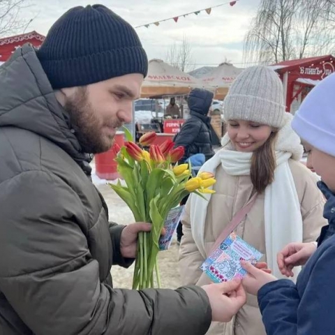Поздравительные открытки будут раздавать прохожим 8 марта в Коломне и Озерах