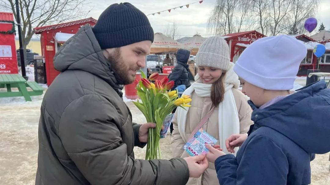 Поздравительные открытки будут раздавать прохожим 8 марта в Коломне и Озерах